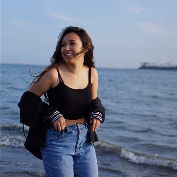 Meet your Posher, Natalie - Picture 2 of 2